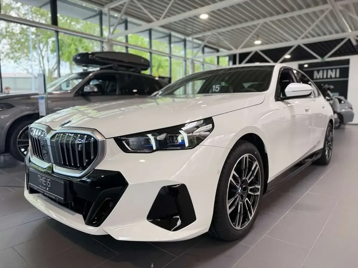 Neu BMW i5 M Sport 250 kW (340 PS) 2026 Alpinweiß Limousine