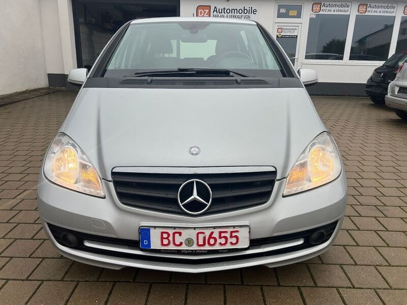 Gebraucht Mercedes A180 109 PS (80 kW) 2010 Silber Limousine