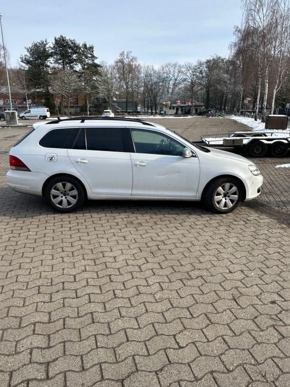 Gebraucht VW Golf VI Comfortline 105 PS (77 kW) 2011 Weiß Kleinwagen