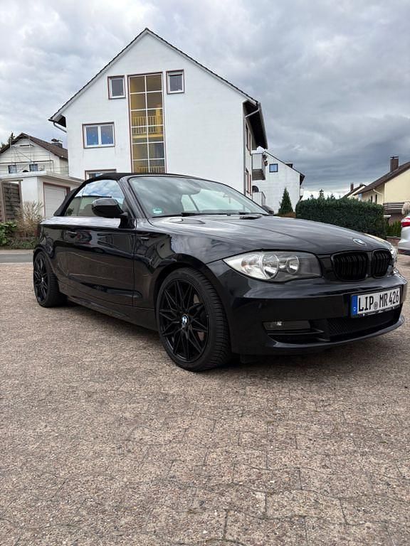 Schwarz Gebraucht 2010 BMW 120 Cabriolet Sport Line Cabrio | 11.200 € (Fairer Preis) - Bild 1/4