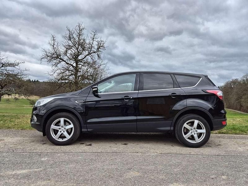 Gebraucht Ford Kuga Trend 150 PS (110 kW) 2017 Schwarz SUV