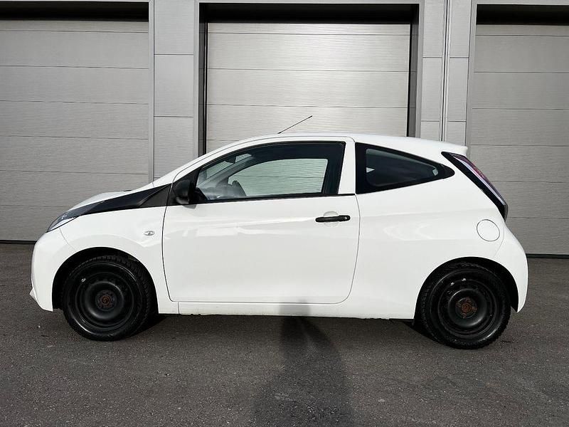 Gebraucht Toyota Aygo 69 PS (50 kW) 2015 Weiß Kleinwagen