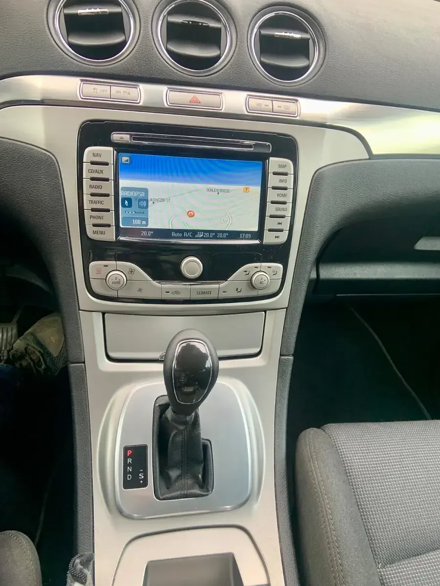 Gebraucht Ford Galaxy Ghia 140 PS (102 kW) 2010 Silber Van / Kleinbus
