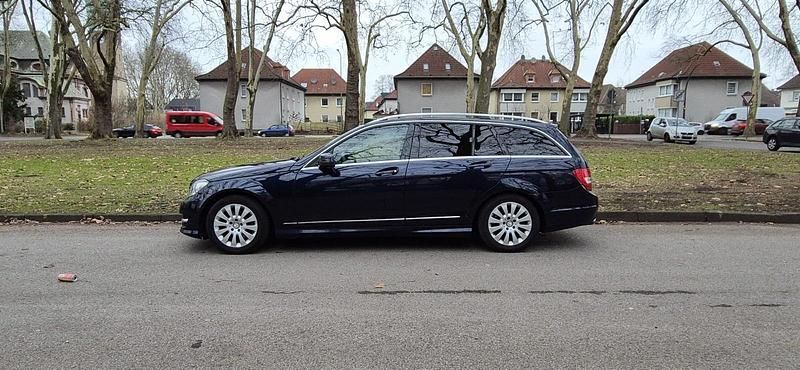 Gebraucht Mercedes C220 170 PS (125 kW) 2013 Blau Kombi