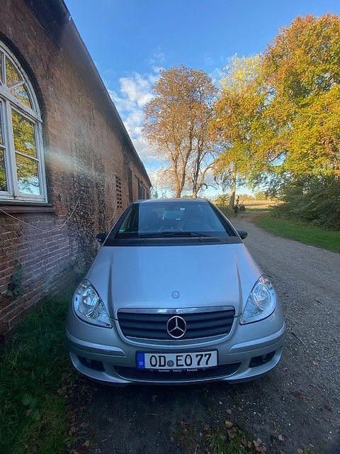 Silber Gebraucht 2005 Mercedes A150 Classic Van / Kleinbus | 2.800 € (Fairer Preis) - Bild 1/4