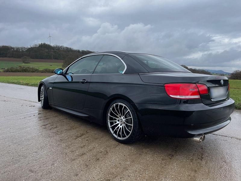 Gebraucht BMW 320 Cabriolet 177 PS (130 kW) 2009 Schwarz Cabrio