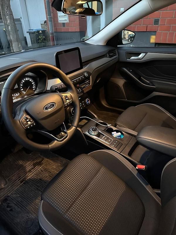 Gebraucht Ford Focus Cool & Connect 120 PS (88 kW) 2022 Schwarz Kombi