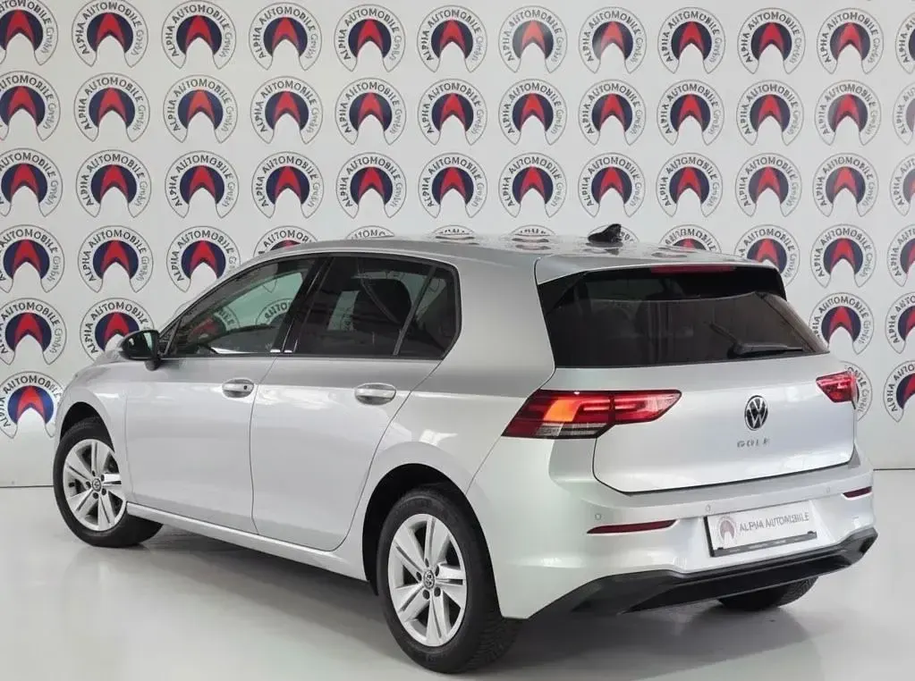 Gebraucht VW Golf VIII Life 116 PS (85 kW) 2023 Silber Limousine