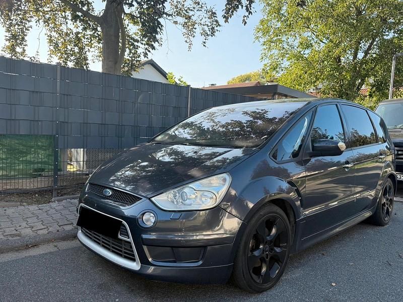 Grau Gebraucht 2009 Ford S-MAX Titanium Van / Kleinbus | 3.200 € (Superpreis) - Bild 1/4