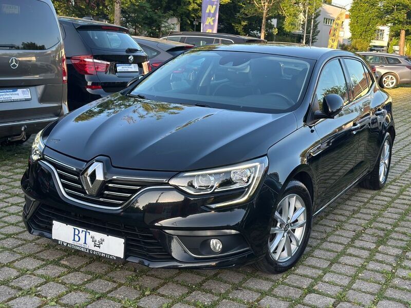 Schwarz Gebraucht 2016 Renault Mégane III Intens Limousine | 11.400 € (Etwas zu teuer) - Bild 1/4