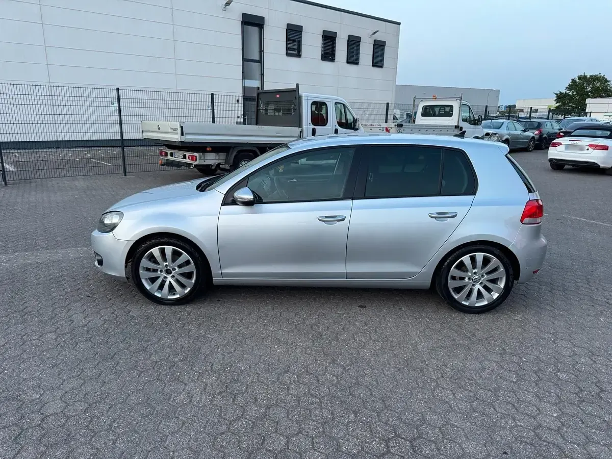 Gebraucht VW Golf VI 105 PS (77 kW) 2010 Silber Kleinwagen
