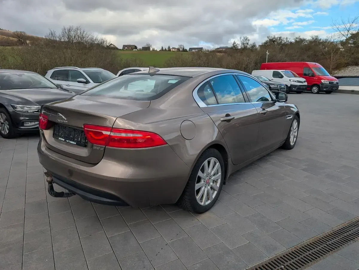 Gebraucht Jaguar XE Prestige 179 PS (131 kW) 2015 Grau Limousine