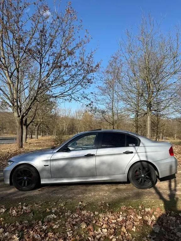 Gebraucht BMW 318 129 PS (94 kW) 2005 Silber Limousine