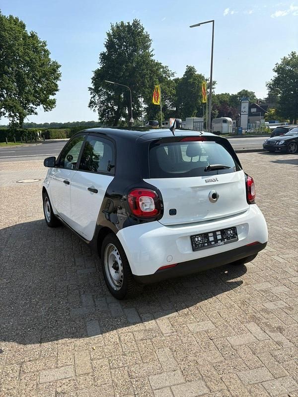 Gebraucht Smart ForFour Electric Drive 40 kW (55 PS) 2021 Weiß Kleinwagen