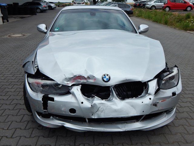 Gebraucht BMW 318 Cabriolet Comfort Edition 143 PS (105 kW) 2010 Silber metallic Cabrio