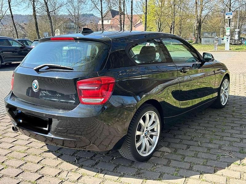 Gebraucht BMW 114 95 PS (69 kW) 2015 Schwarz Kleinwagen