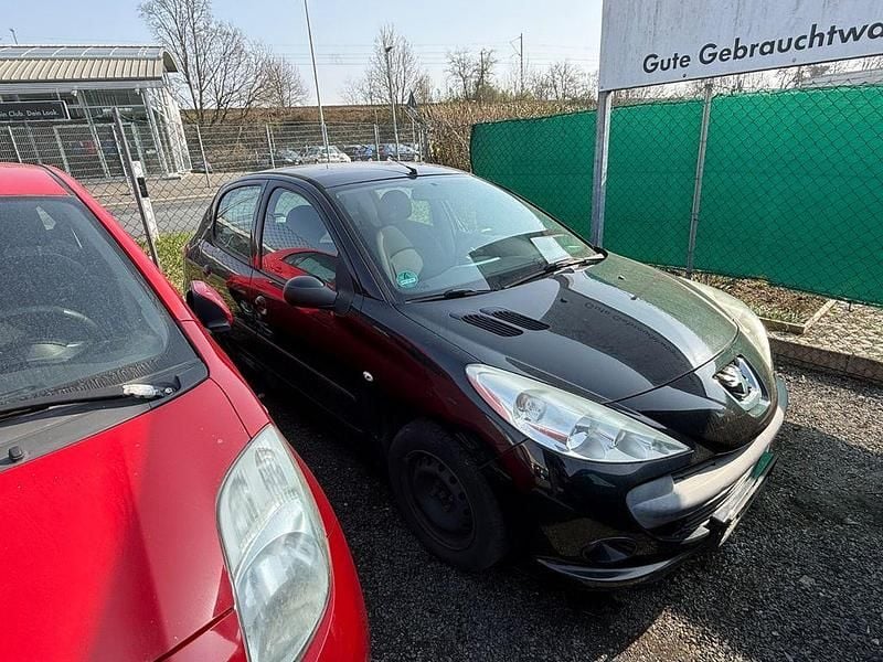 Gebraucht Peugeot 206+ Basis 73 PS (53 kW) 2012 Schwarz Kleinwagen