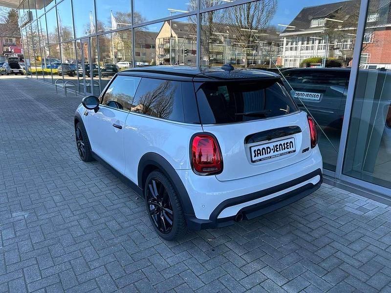 Gebraucht Mini Cooper Classic 136 PS (100 kW) 2023 Nanuq weiss Kleinwagen