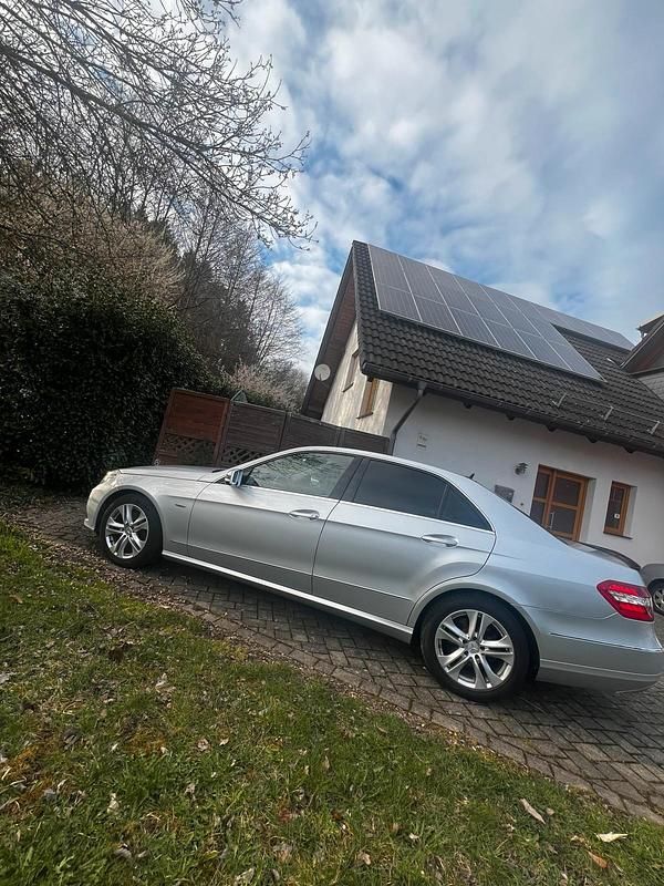 Gebraucht Mercedes E350 Avantgarde 231 PS (169 kW) 2010 Silber Limousine