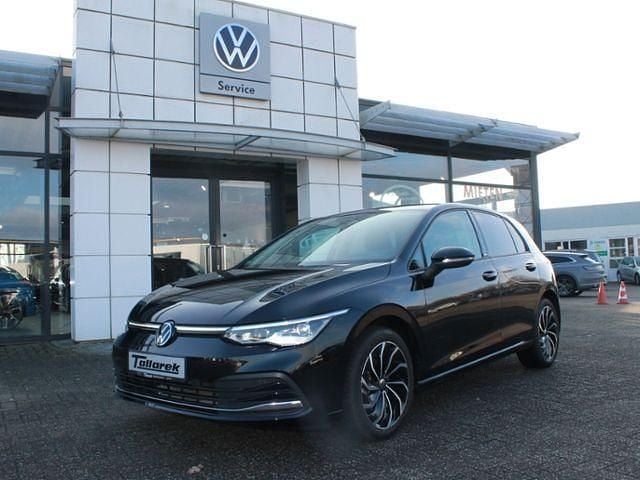 Schwarz Gebraucht 2023 VW Golf VIII Move Limousine | 24.489 € (Fairer Preis) - Bild 1/4