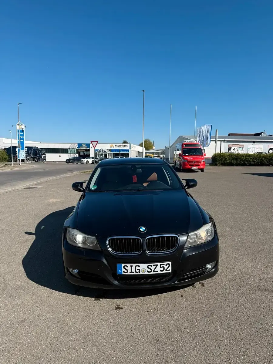 Gebraucht BMW 325 197 PS (144 kW) 2009 Schwarz Limousine