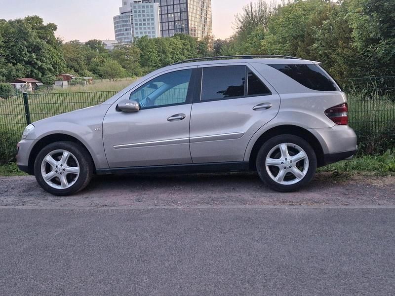 Gebraucht 2007 Mercedes ML500 SUV | 7.998 € - Bild 1/4