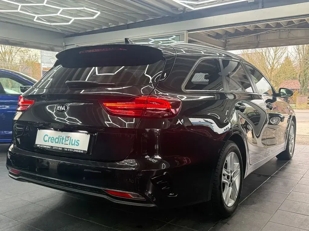 Second-hand Kia Ceed 140 CP (102 kW) 2018 Negru Hatchback