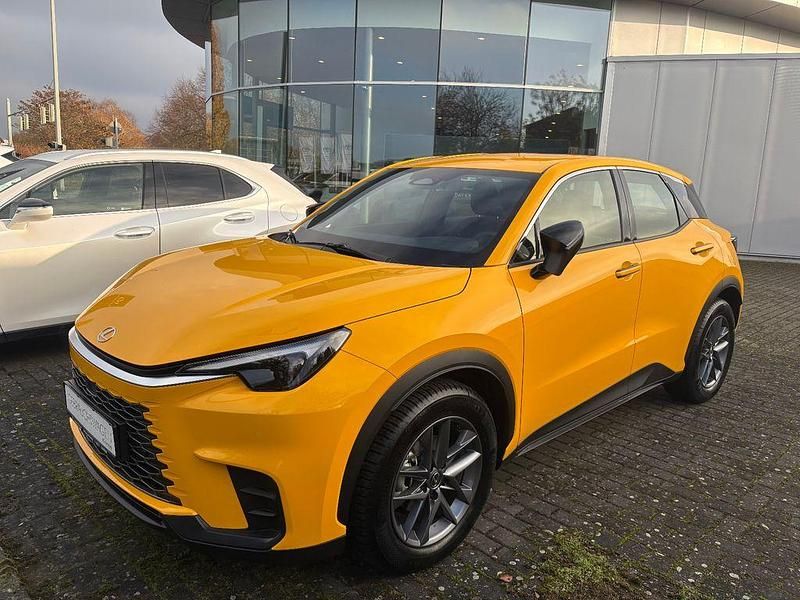 Gelb Gebraucht 2025 Lexus LBX SUV | 28.990 € (Superpreis) - Bild 1/4