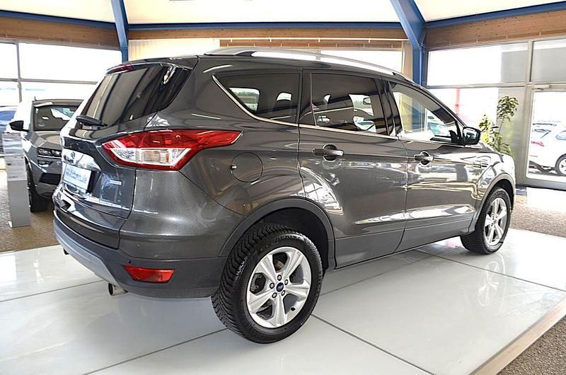 Gebraucht Ford Kuga Titanium 182 PS (133 kW) 2016 Grau SUV