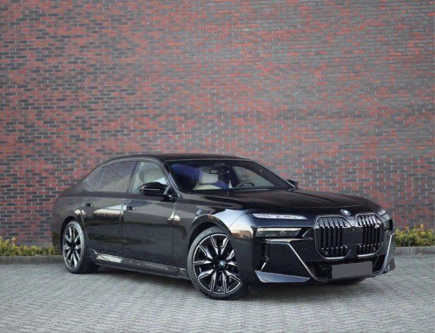 Schwarz Gebraucht 2024 BMW M760e Limousine | 84.000 € - Bild 1/4