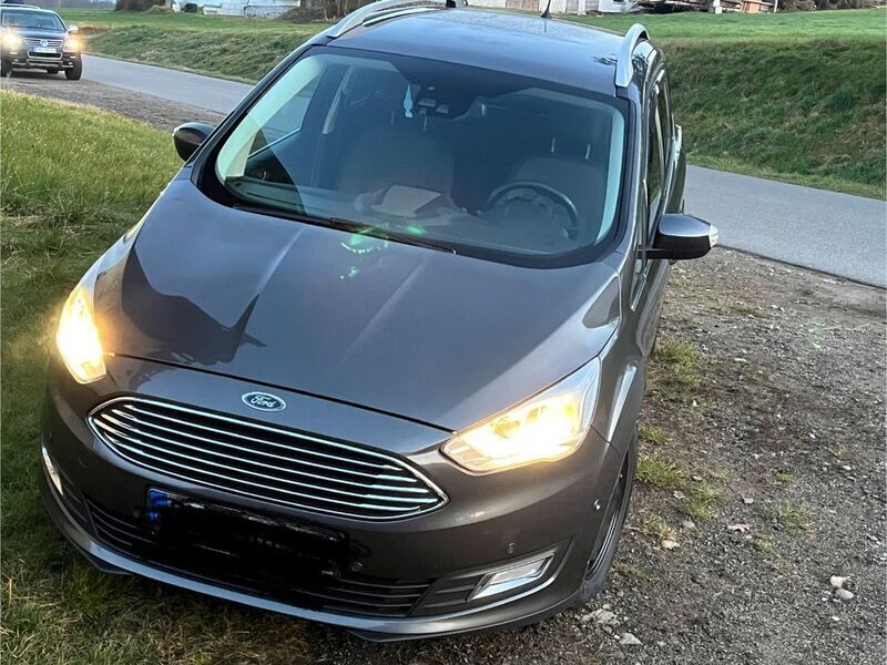 Grau Gebraucht 2018 Ford Grand C-Max Titanium Van / Kleinbus | 6.999 € (Guter Preis) - Bild 1/4