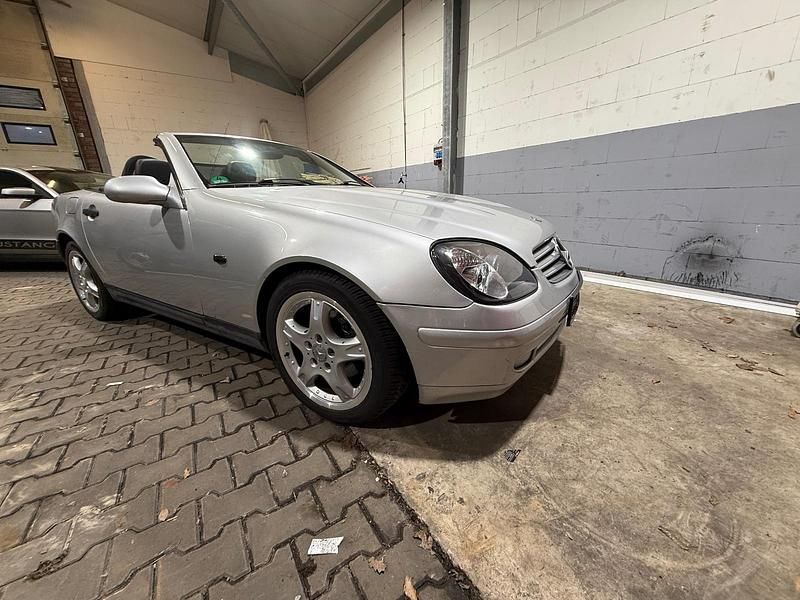 Silber Gebraucht 1998 Mercedes SLK200 Cabrio | 2.990 € (Fairer Preis) - Bild 1/4