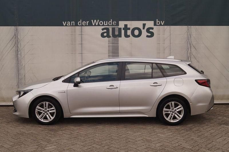 Grau Gebraucht 2020 Toyota Corolla Kombi | 17.900 € (Teuer) - Bild 1/4