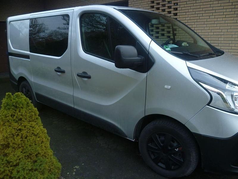 Gebraucht Renault Trafic 125 PS (91 kW) 2017 Silber Van / Kleinbus