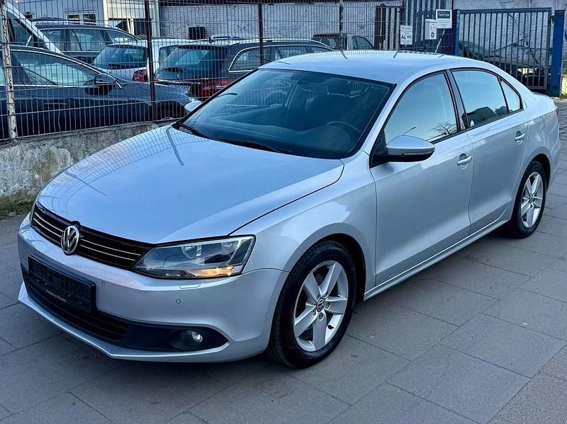 Gebraucht VW Jetta Comfortline 105 PS (77 kW) 2011 Reflexsilber metallic Limousine