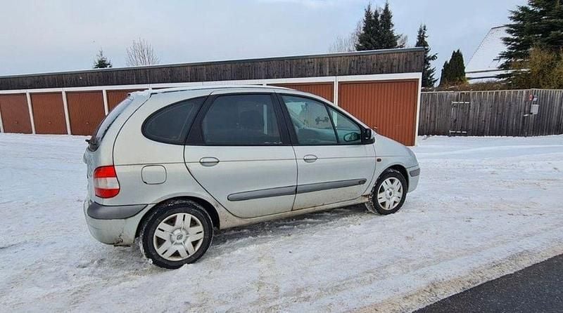 Gebraucht Renault Scénic 107 PS (78 kW) 2002 Silber Van / Kleinbus