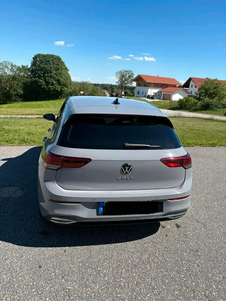 Gebraucht VW Golf VIII 110 PS (80 kW) 2021 Grau Kleinwagen