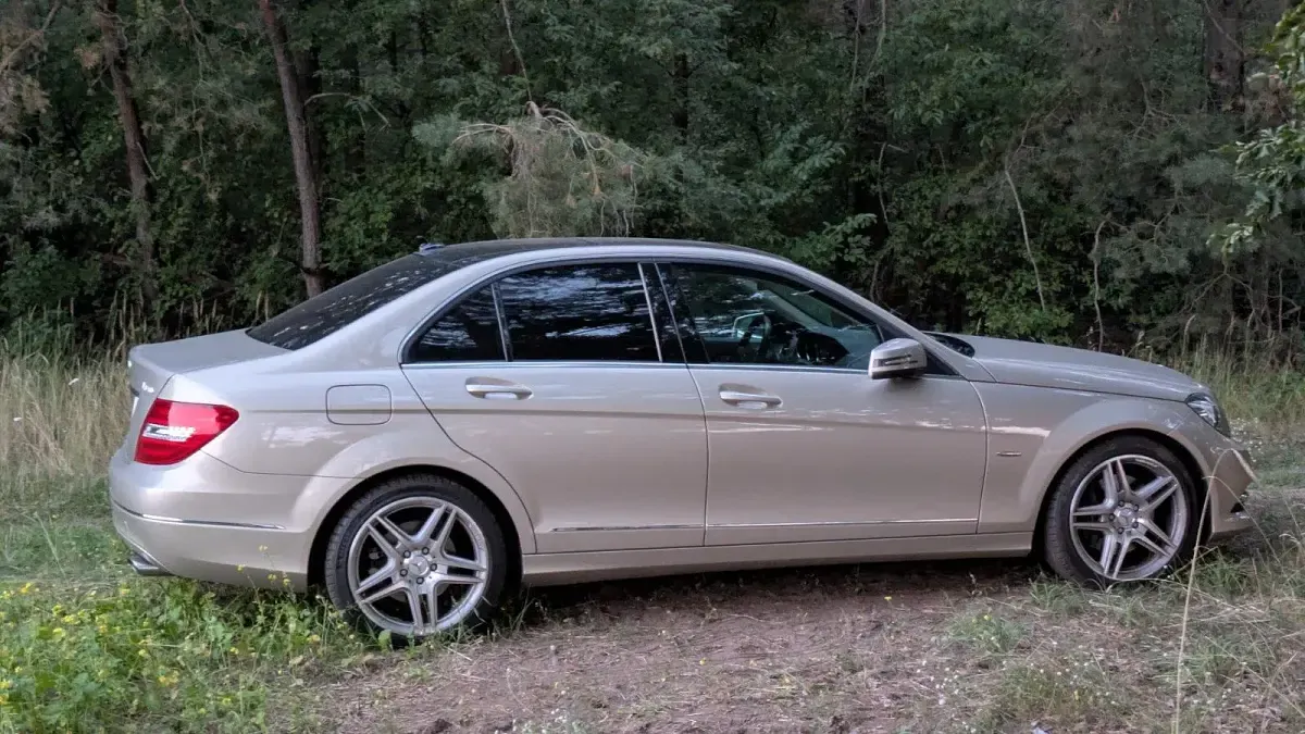 Gebraucht Mercedes C350 306 PS (225 kW) 2012 Gold Limousine