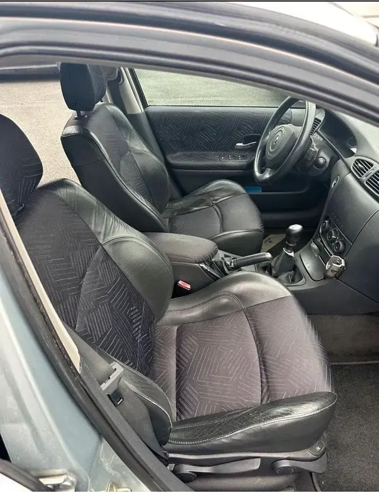 Gebraucht Renault Laguna II 120 PS (88 kW) 2003 Silber Limousine
