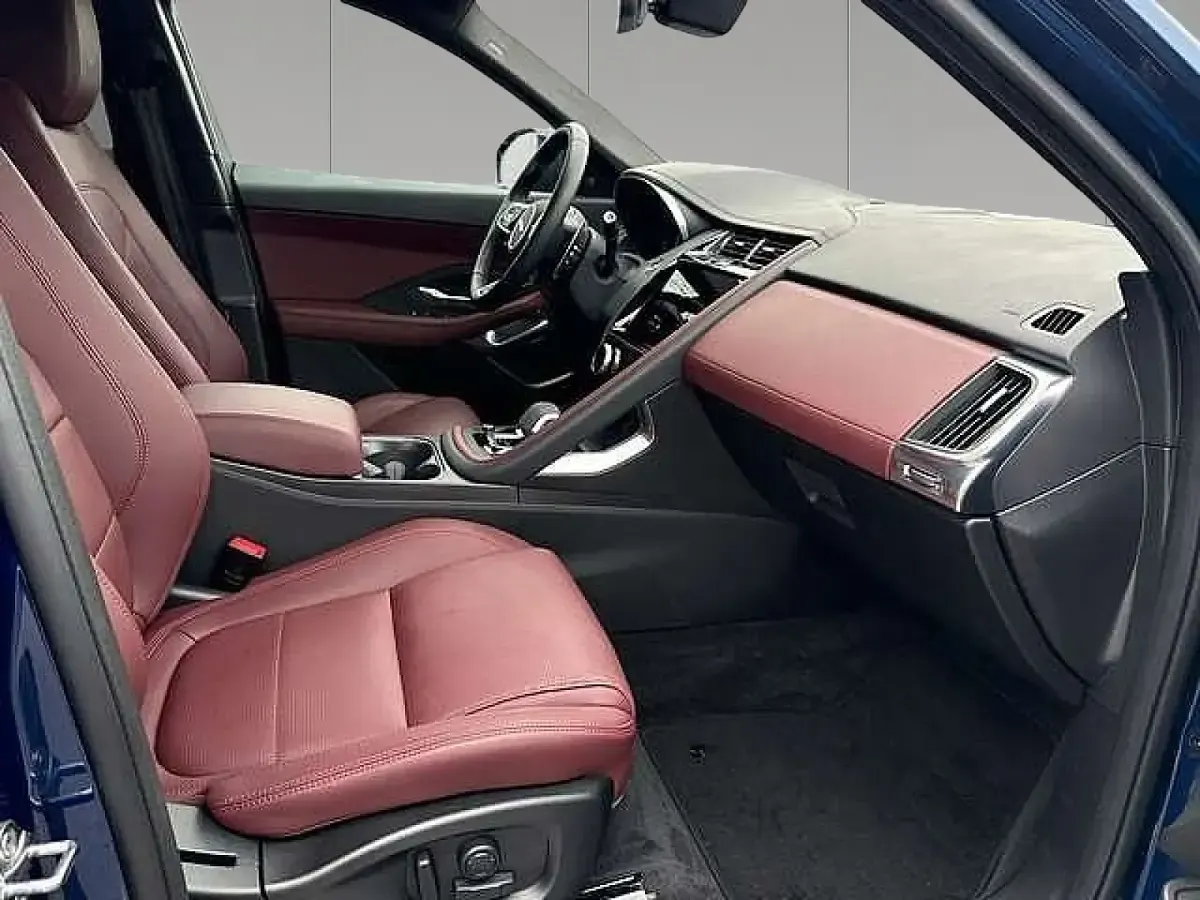 Second-hand Jaguar E-Pace R-Dynamic 206 CP (151 kW) 2023 Albastru SUV