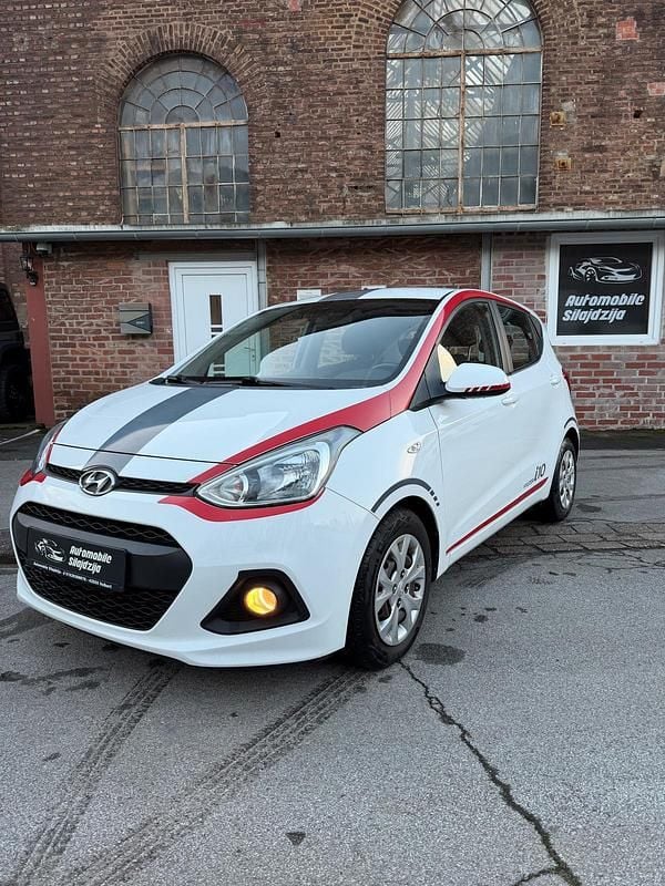 Gebraucht Hyundai i10 Trend 67 PS (49 kW) 2016 Weiß Kleinwagen