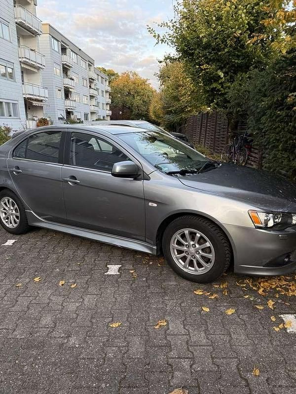 Gebraucht Mitsubishi Lancer Inform 117 PS (86 kW) 2014 Limousine