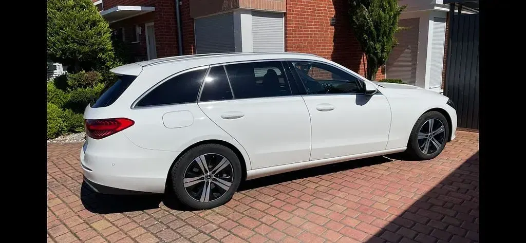 Gebraucht Mercedes C220 200 PS (147 kW) 2023 Weiß Limousine