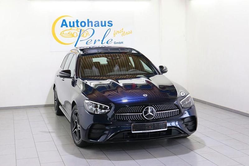 Blau Gebraucht 2022 Mercedes E300 AMG line Limousine | 33.790 € (Fairer Preis) - Bild 1/4