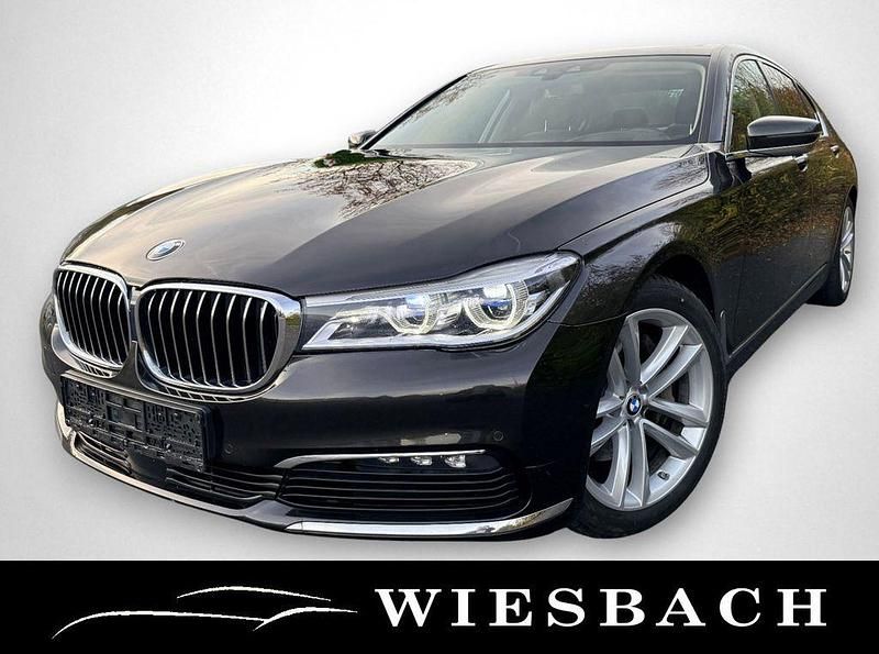 Grau Gebraucht 2017 BMW 740 Exclusive Limousine | 28.400 € (Superpreis) - Bild 1/4