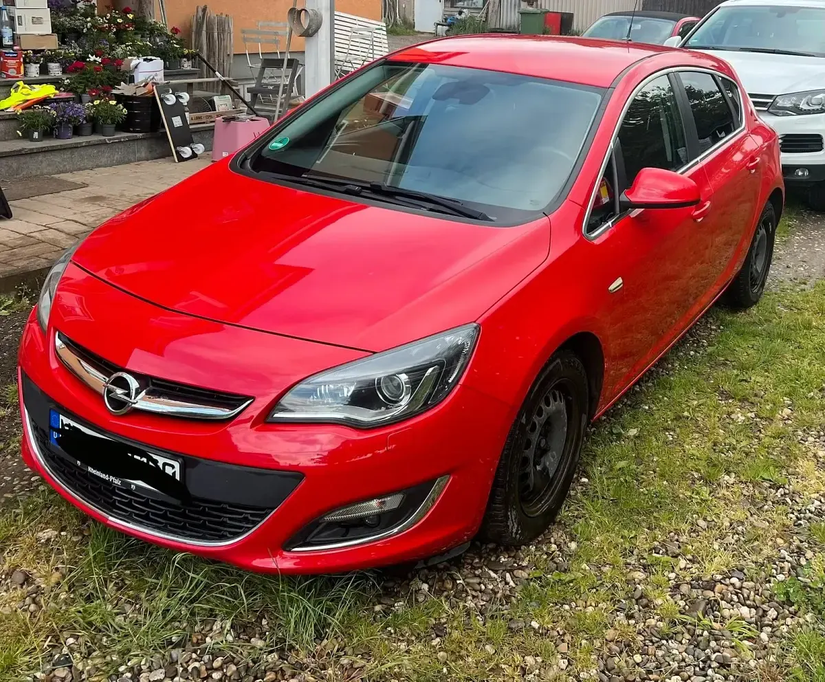 Gebraucht Opel Astra 130 PS (95 kW) 2012 Rot Kleinwagen