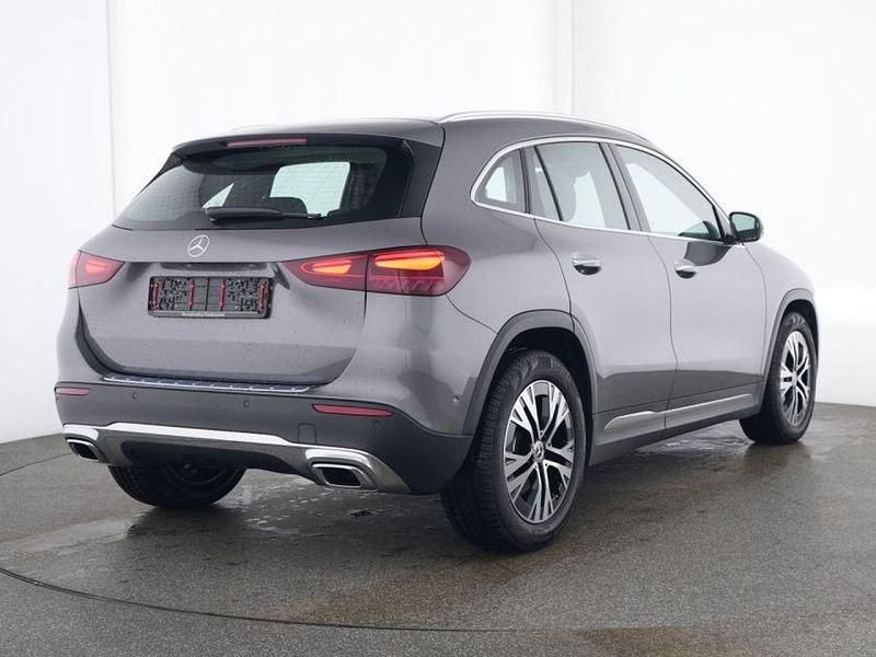 Gebraucht Mercedes GLA220 Progressive 190 PS (139 kW) 2024 Mountain grau (metallic) SUV