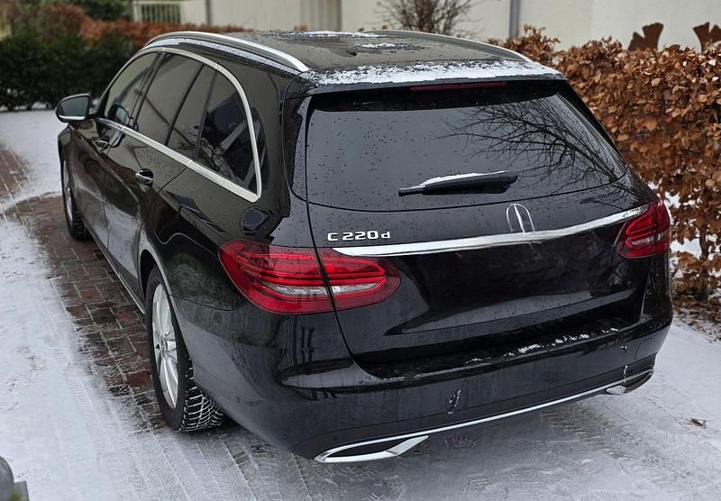 Gebraucht Mercedes C220 194 PS (142 kW) 2019 Schwarz Limousine