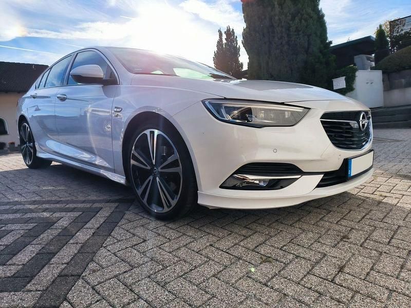Weiß Gebraucht 2018 Opel Insignia OPC Limousine | 15.990 € (Teuer) - Bild 1/4