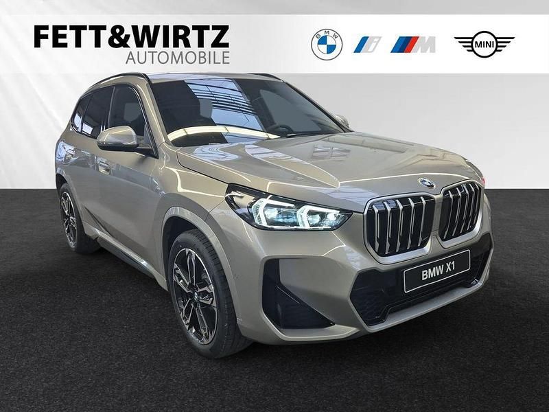 Spacesilber metallic Neu 2025 BMW X1 M Sport SUV | 50.990 € (Fairer Preis) - Bild 1/3